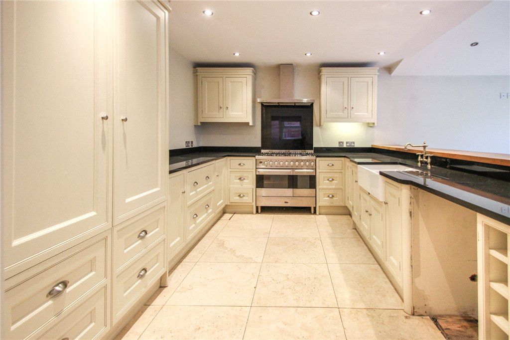 Property photo 3 of 10 Stylish Kitchen