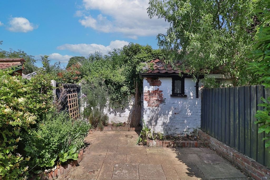 Property photo 3 of 12