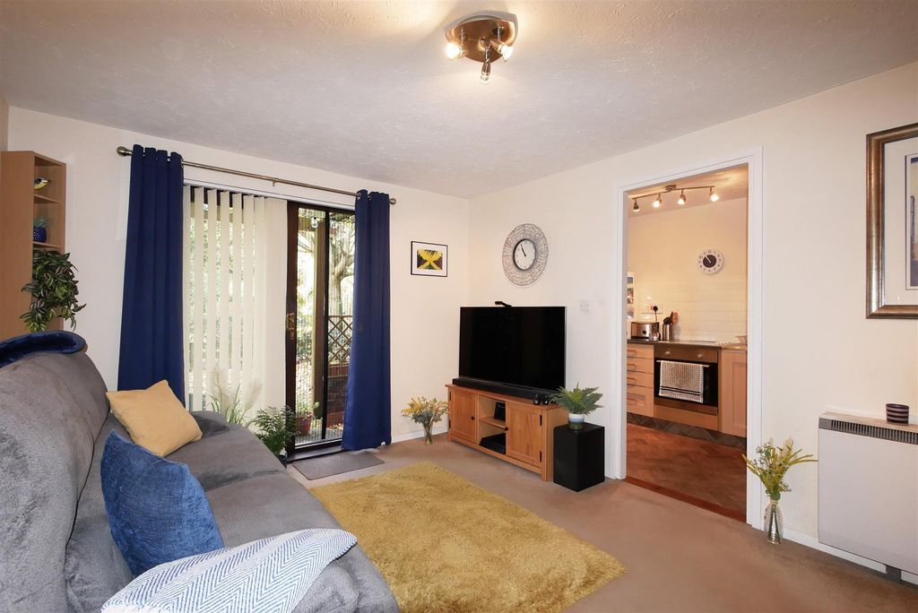 Property photo 2 of 8