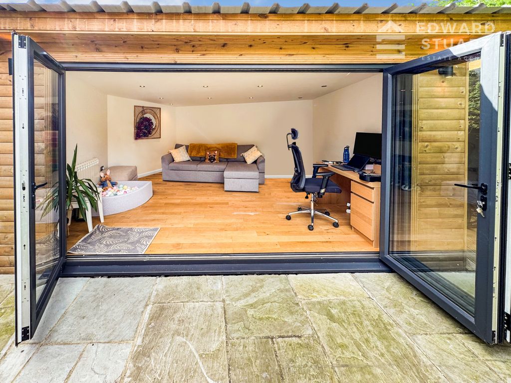 Property photo 2 of 16 Gallery
