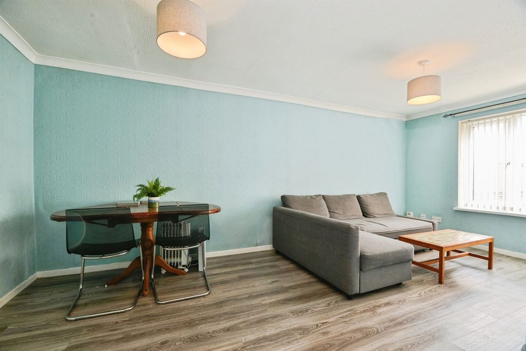 2 bed flat for saleLothian Road, Middlesbrough TS4 photo 5