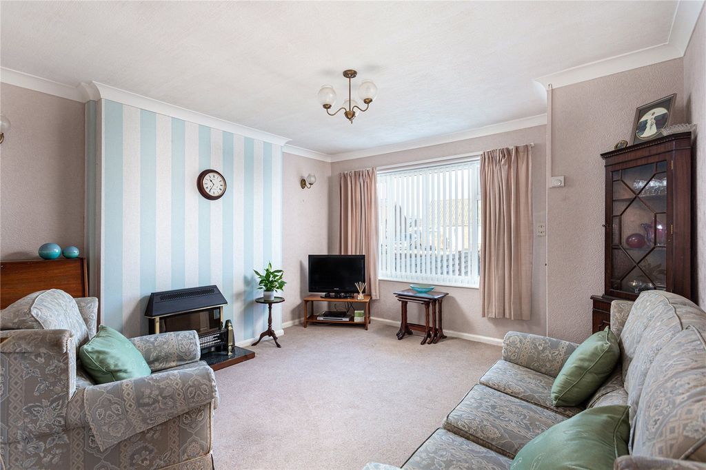 Property photo 2 of 11 Picture No. 12