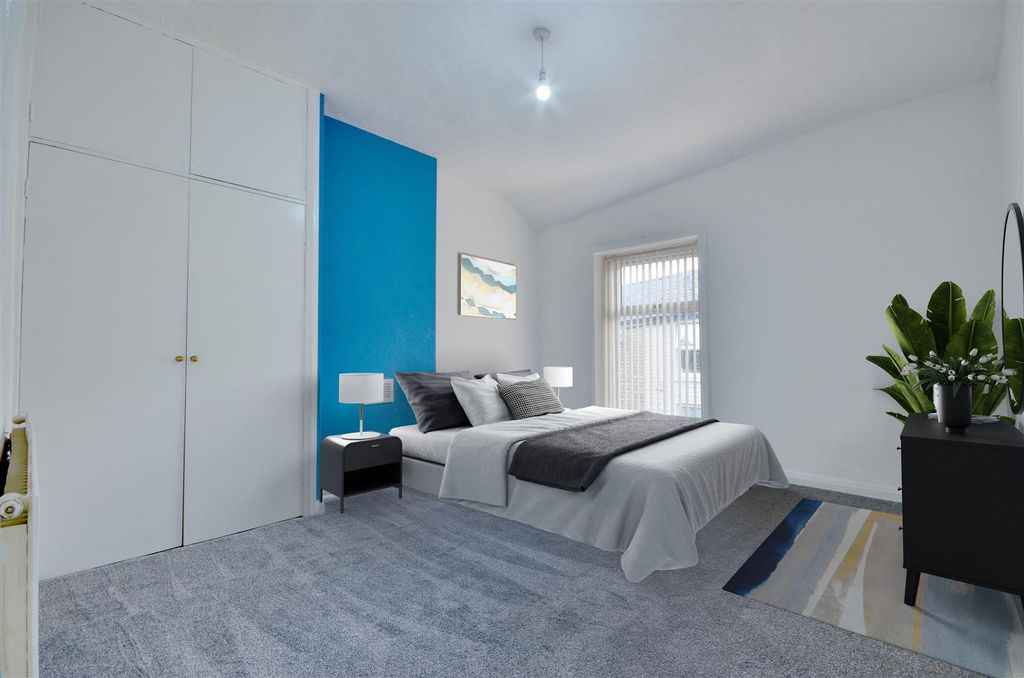 Property photo 3 of 10 Master Bedroom.