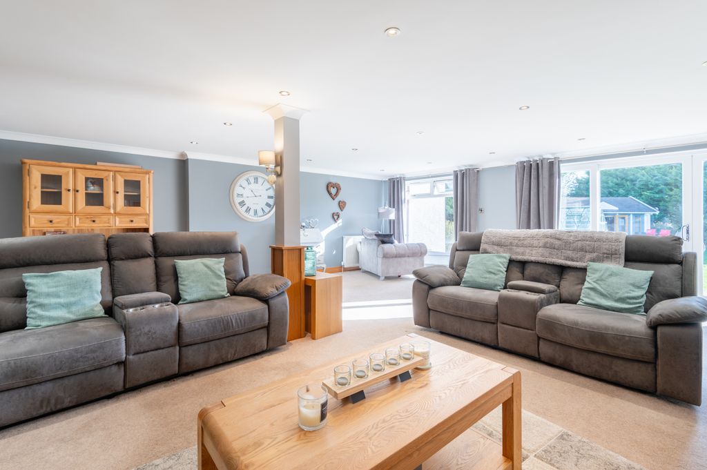 Property photo 2 of 39