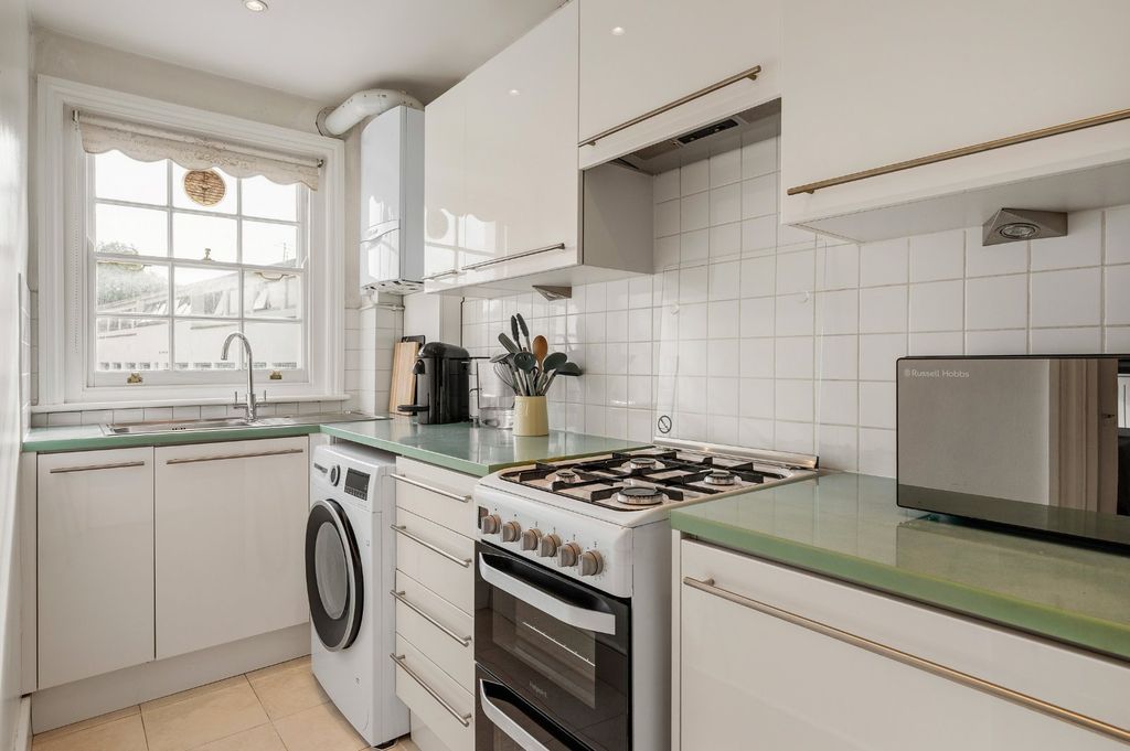 Property photo 3 of 14 Kitchen