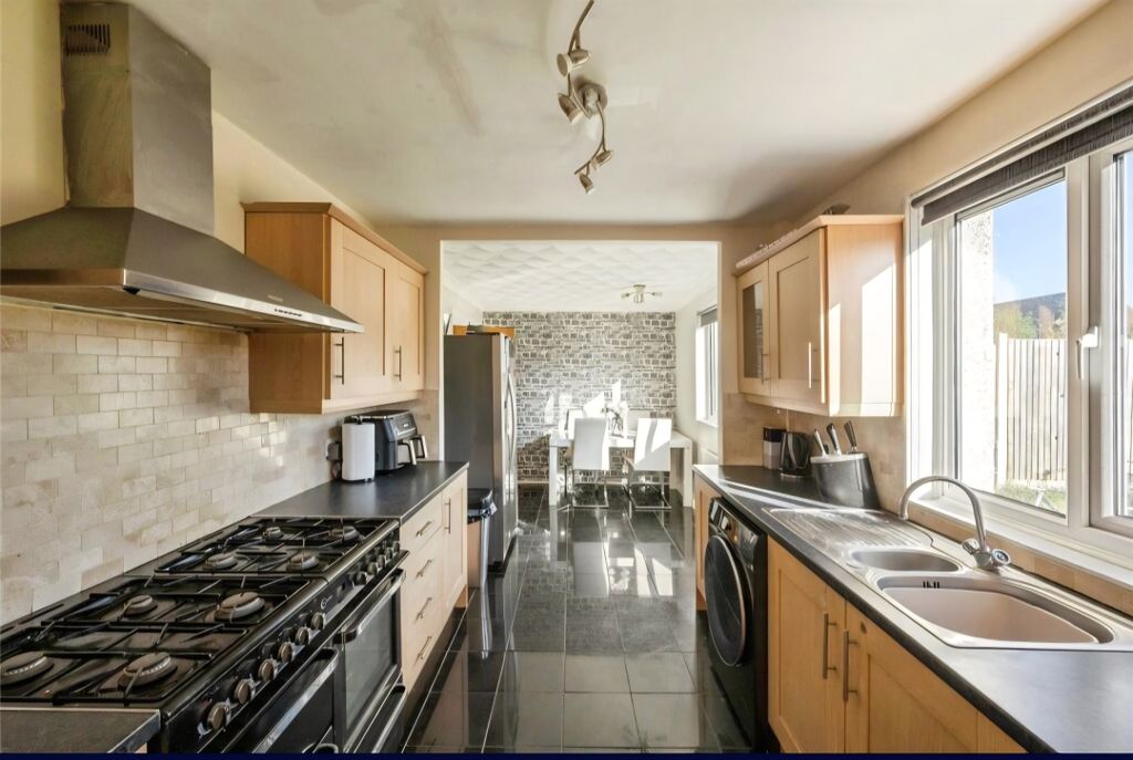 Property photo 1 of 18 1000114228