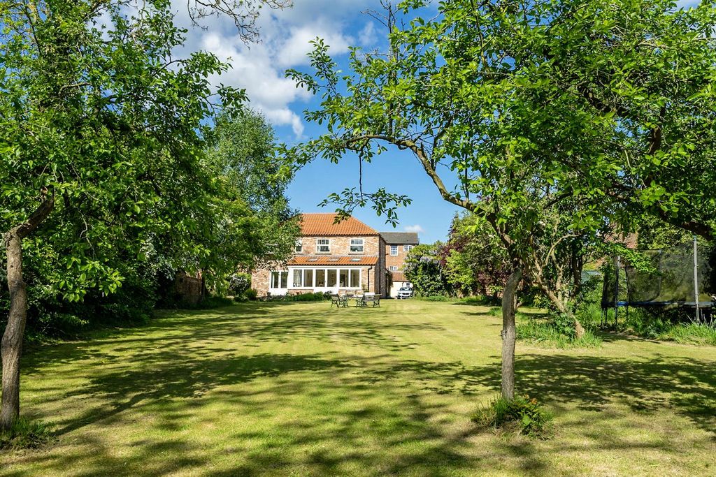 Property photo 1 of 21