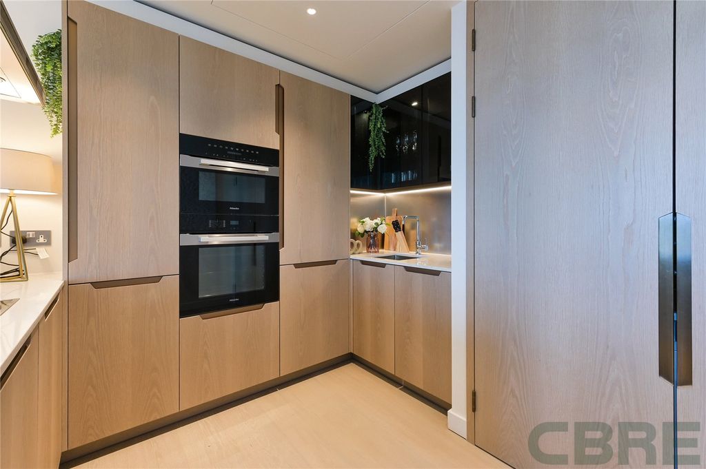 Property photo 3 of 25 Picture No. 02
