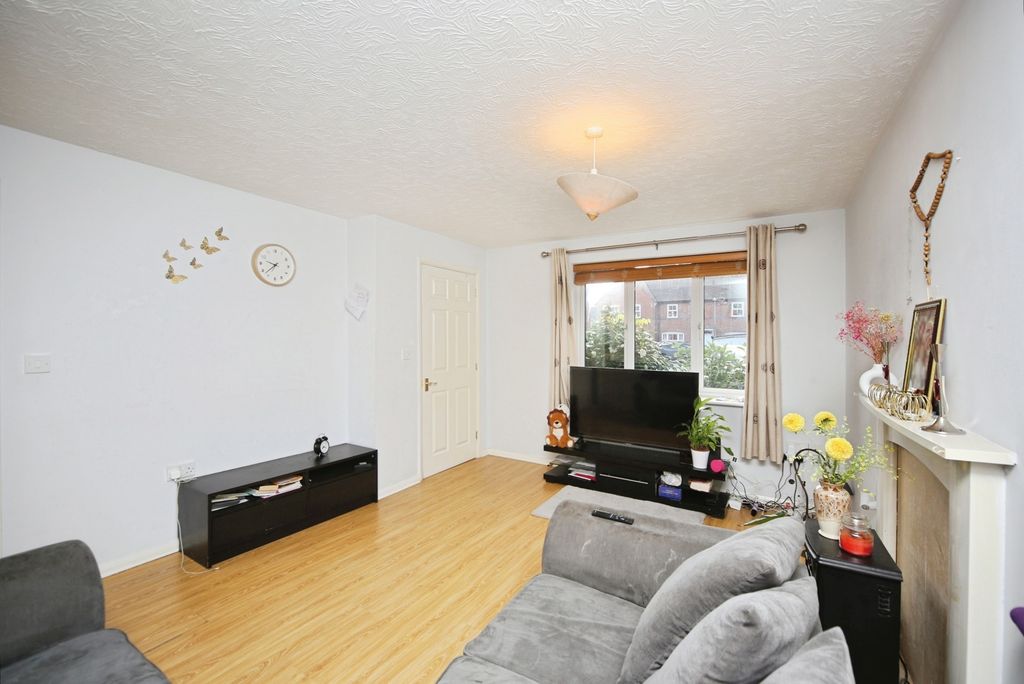 Property photo 3 of 11 Pbox-Img.Jpg