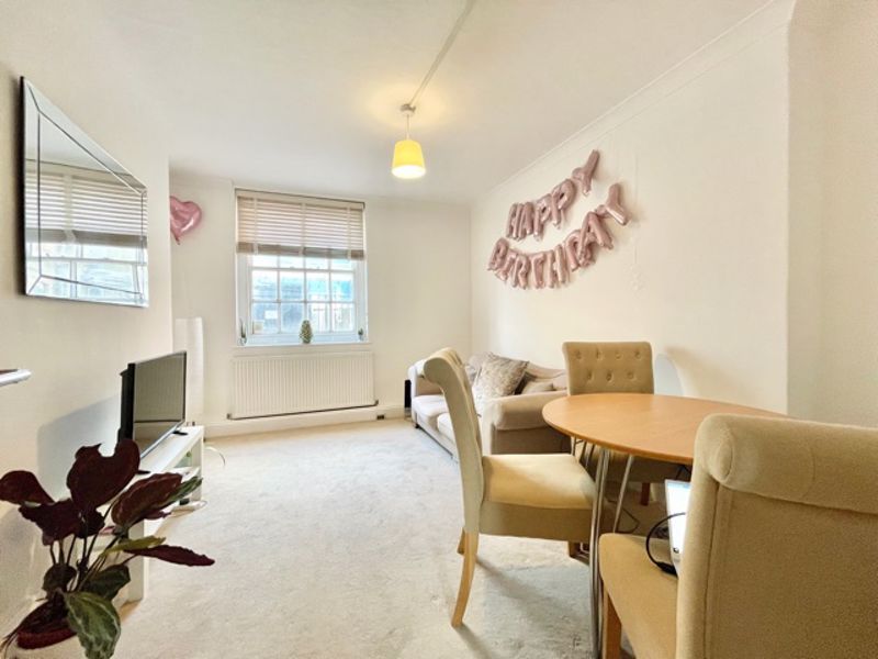 Property photo 3 of 9 Photo 6