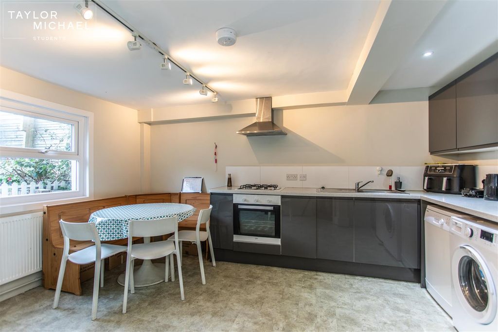 Property photo 2 of 21 Kitchen / Dining Room