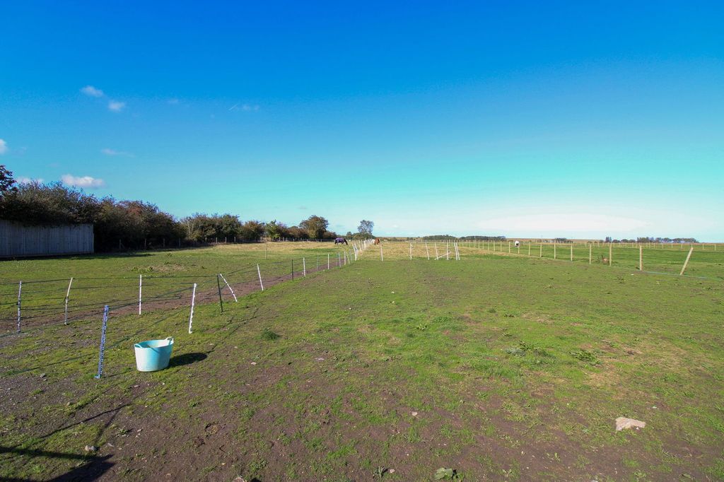 Property photo 3 of 35