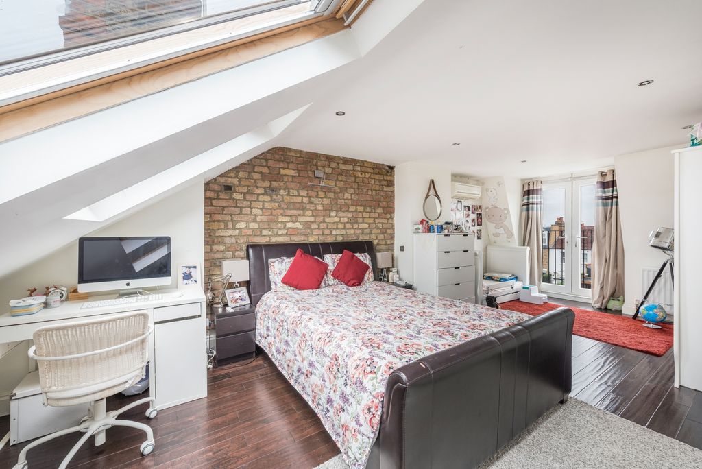 Property photo 3 of 7 Photo 7