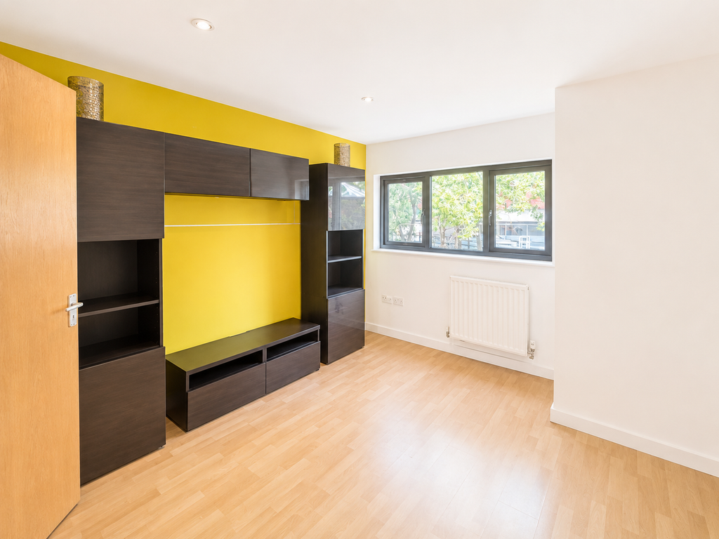 Property photo 3 of 13 959E7F4A-Da94-4d28-A028-3d9A9F093573