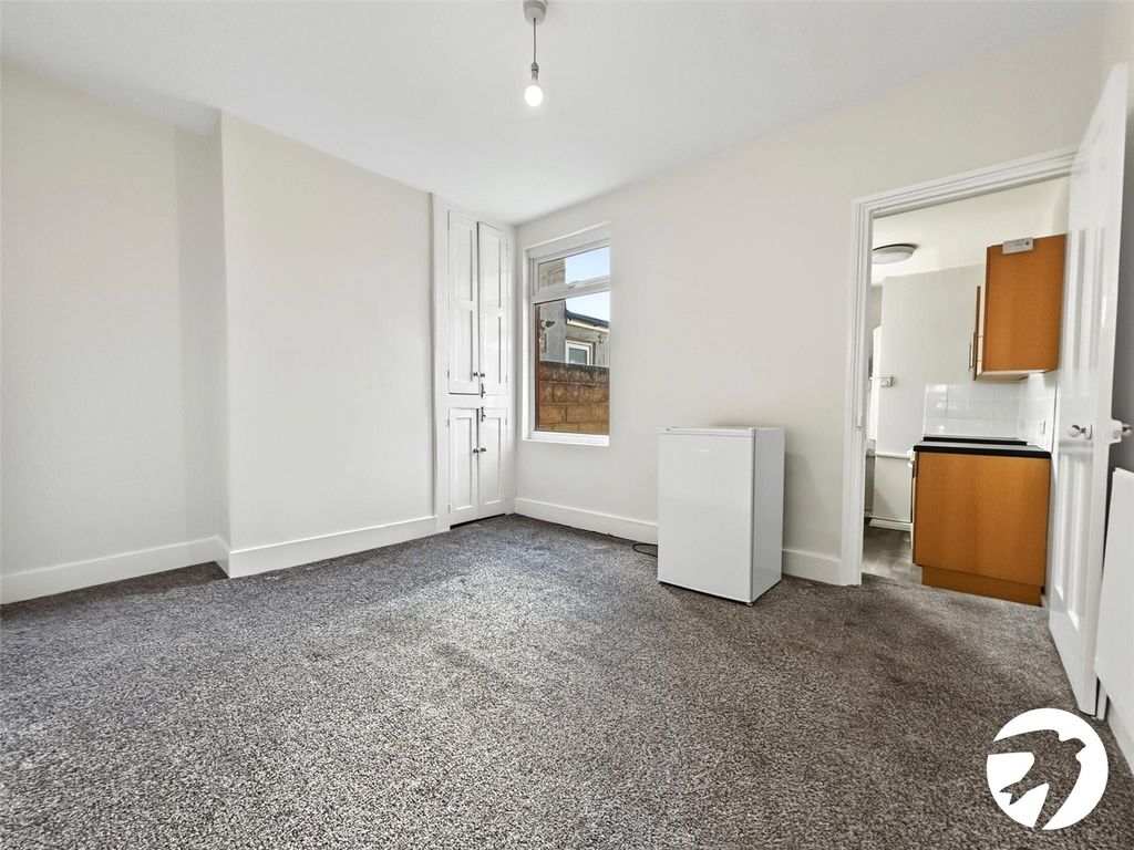 Property photo 3 of 8 Picture No. 04