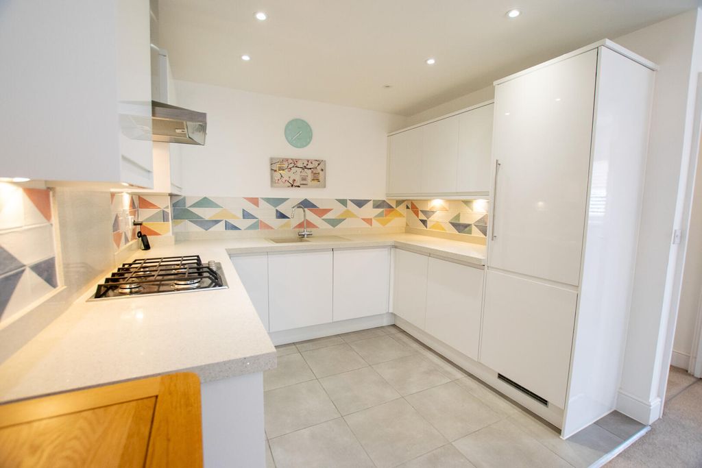 Property photo 3 of 15 Kitchen