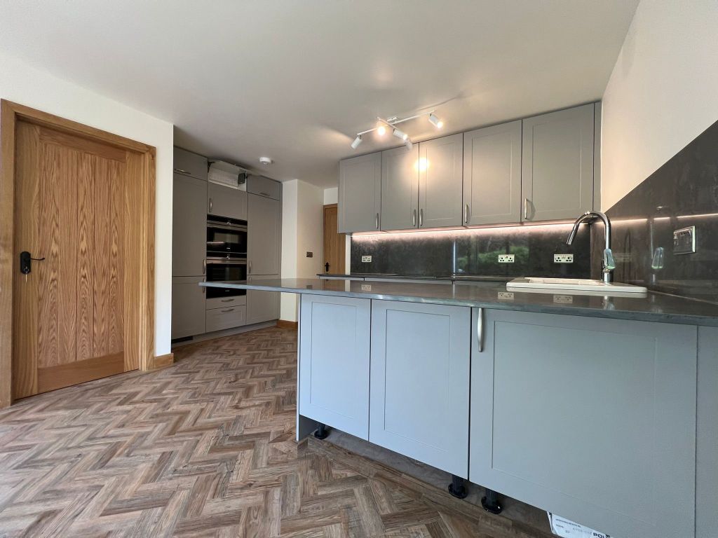 Property photo 3 of 19 Kitchen