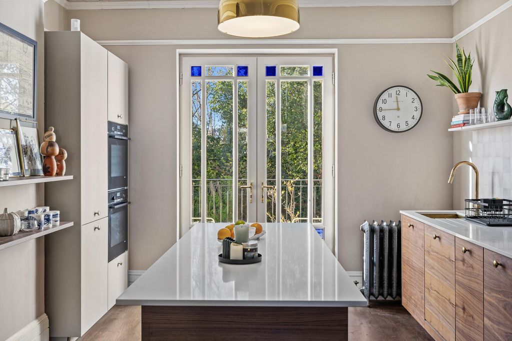 Property photo 3 of 18 Kitchen