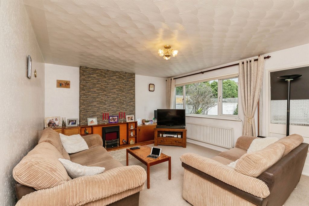 Property photo 3 of 20