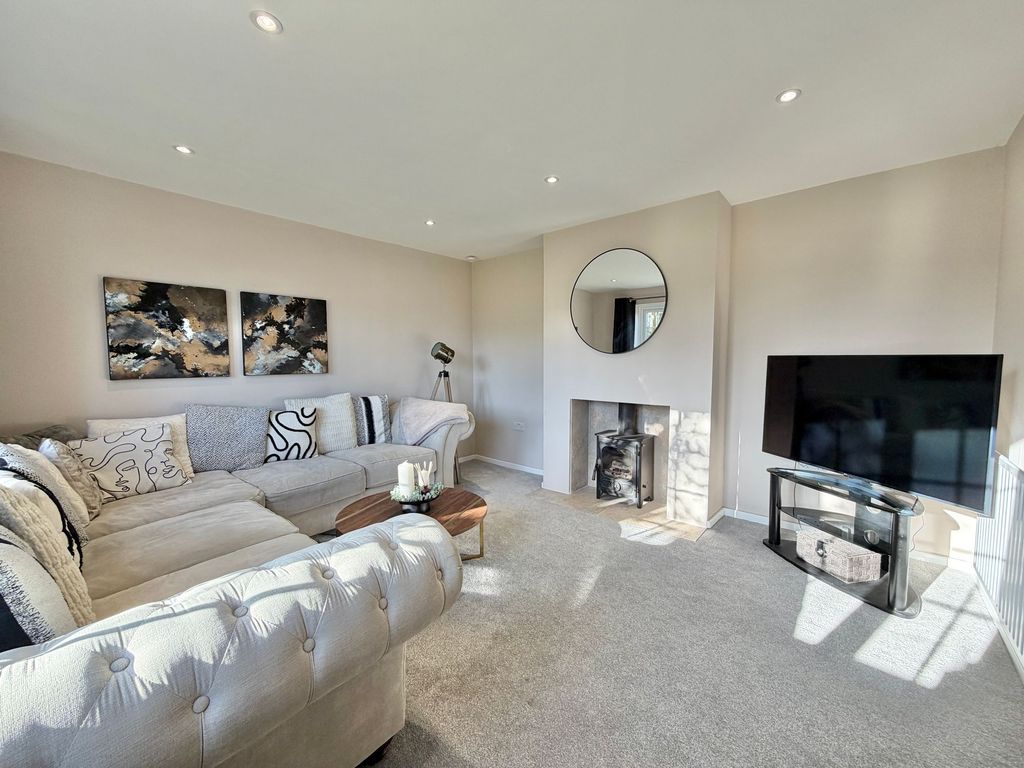 Property photo 2 of 22 Lounge