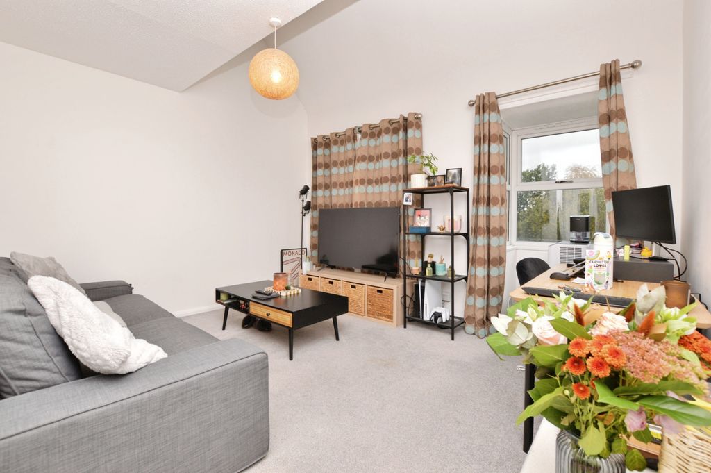 Property photo 3 of 9 3F5E7391-Lounge