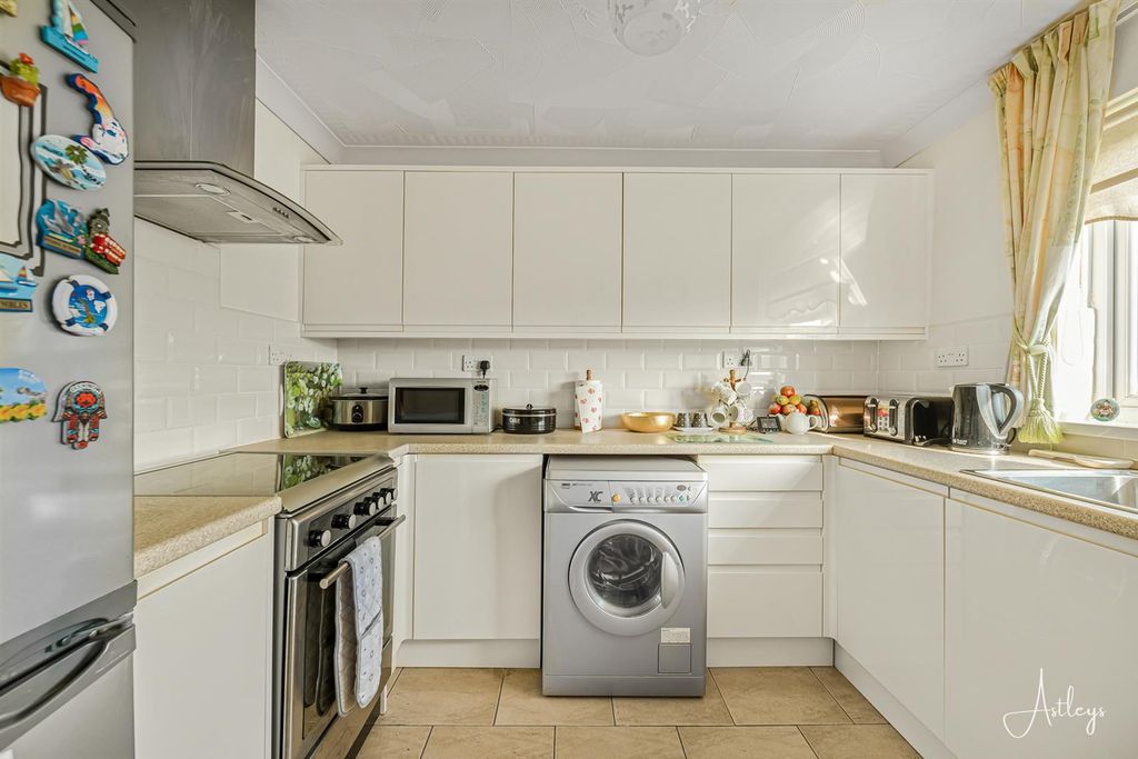 Property photo 2 of 17 Kitchen