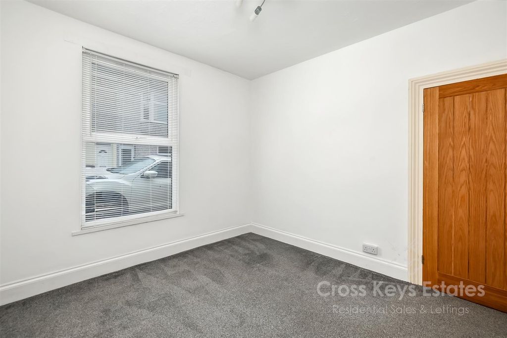 Property photo 3 of 21 Living Room