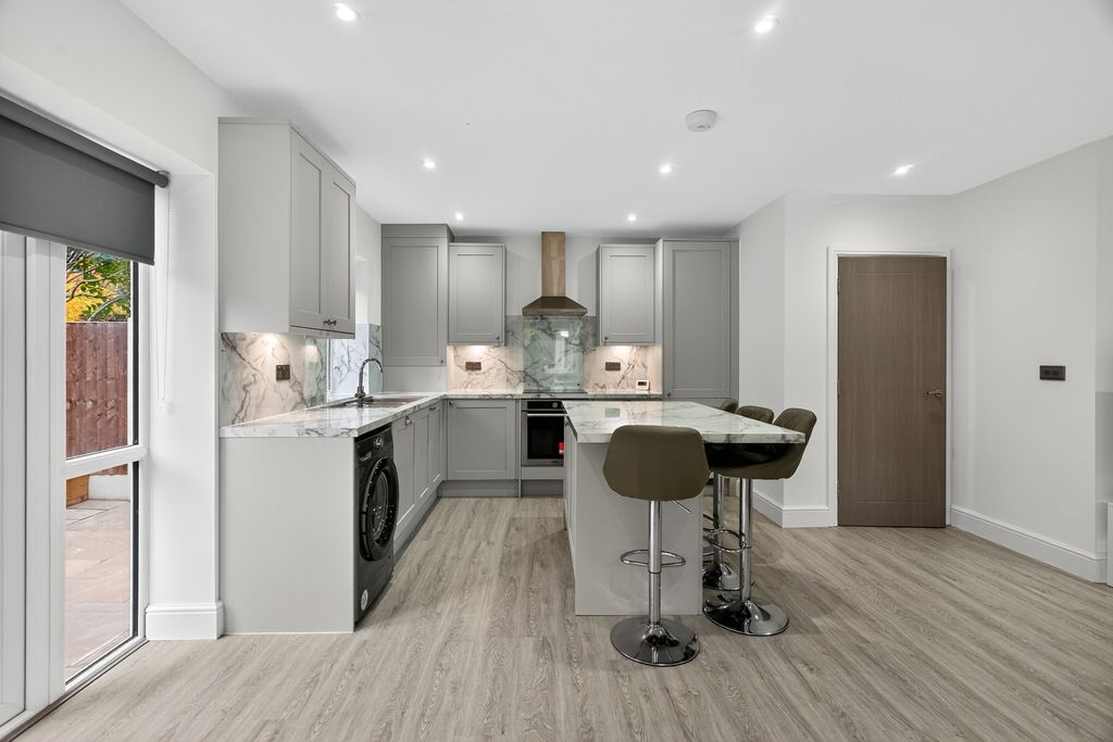 Property photo 2 of 23 Kitchen/Diner