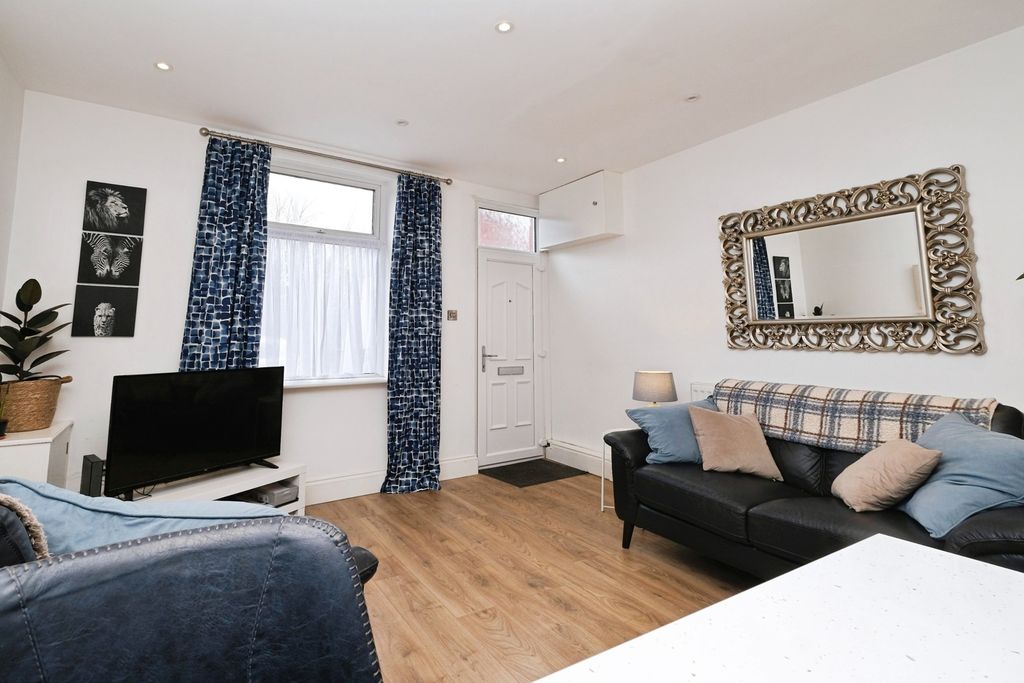 Property photo 3 of 17 Pbox-Img.Jpg