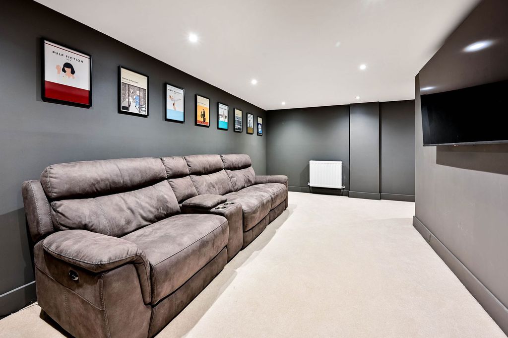 Property photo 3 of 19