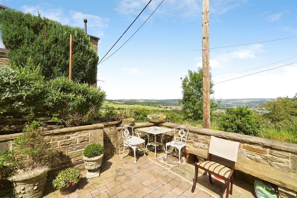 Property photo 3 of 18