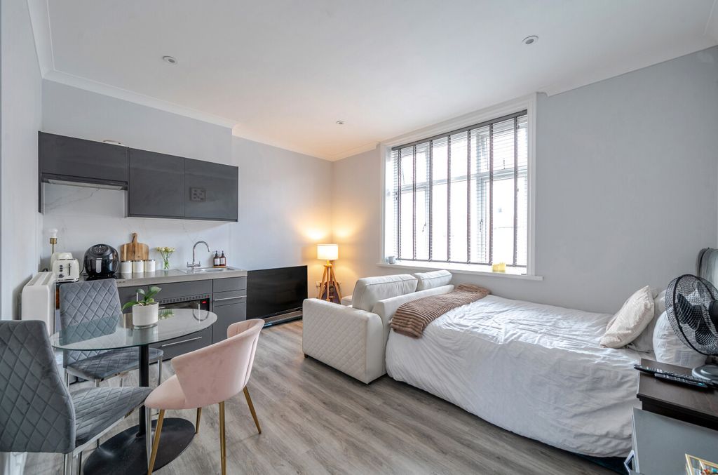Property photo 1 of 8 1320377-3-686Bb03...