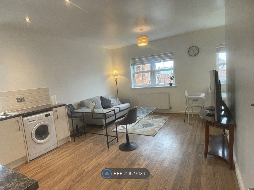 Property photo 2 of 16 Living Room