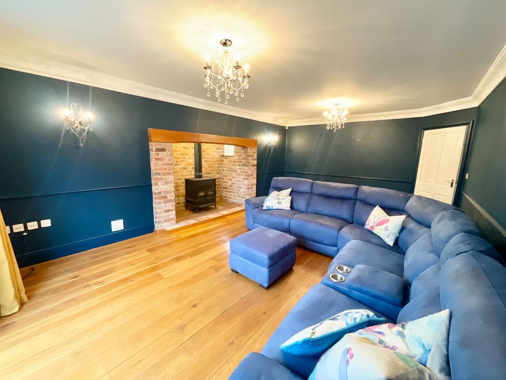 Property photo 3 of 35