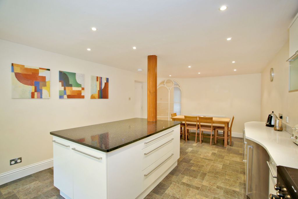 Property photo 3 of 21 Photo 3