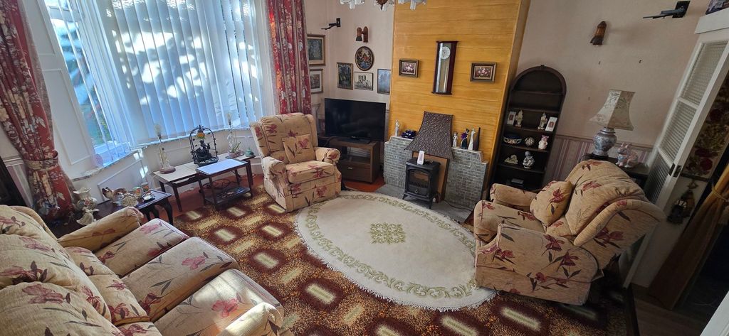 Property photo 2 of 19