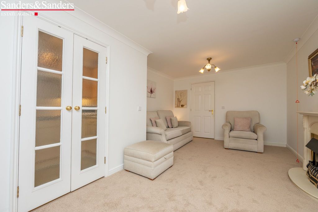 Property photo 3 of 20 Photograph 5