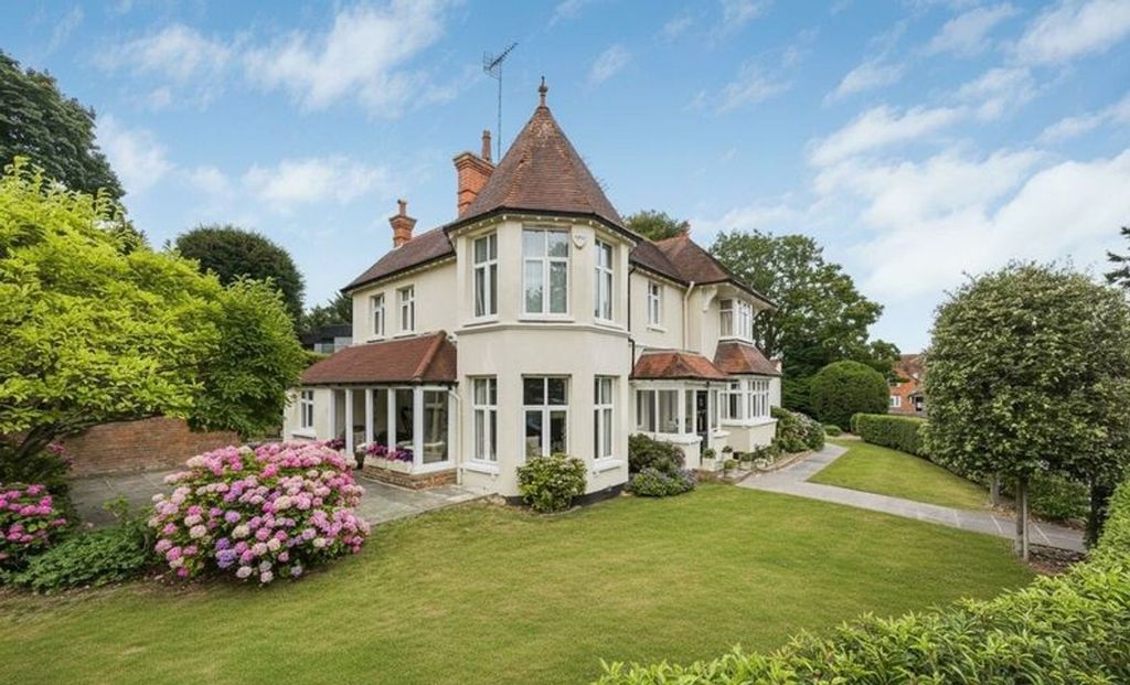 Property photo 1 of 17