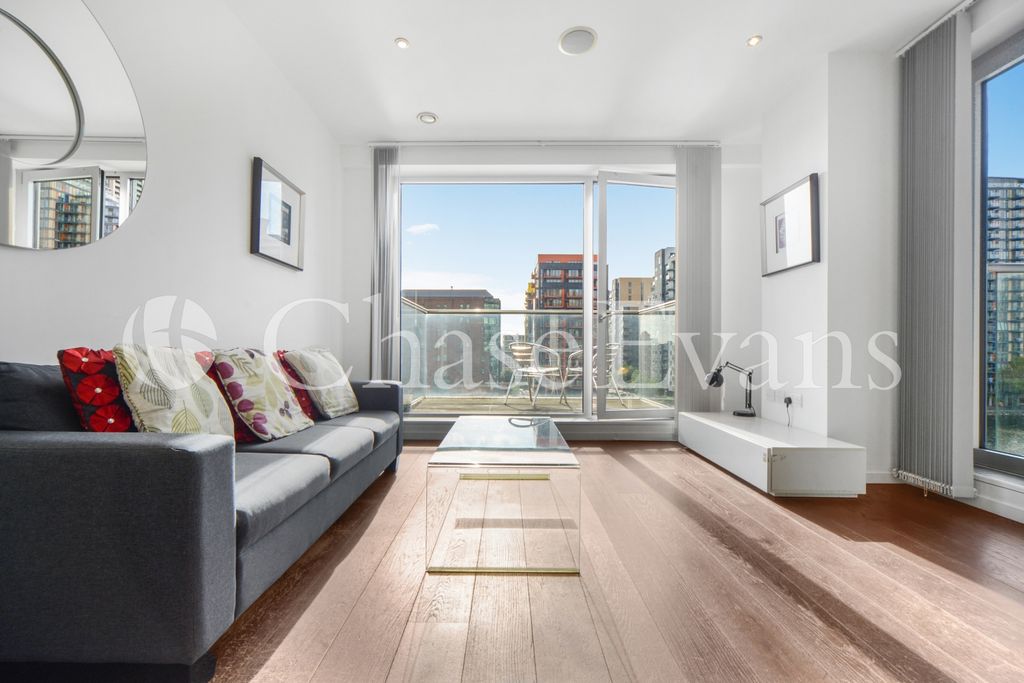 Property photo 2 of 18 Living Area
