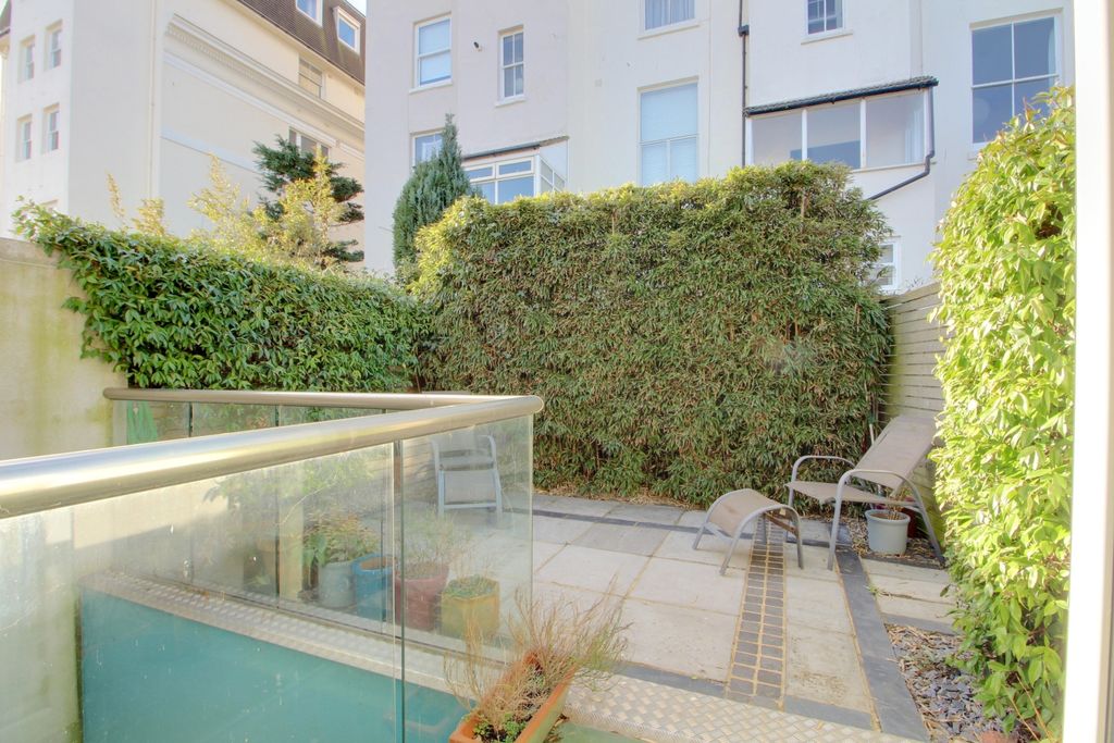 Property photo 3 of 17 Garden Ground Floor