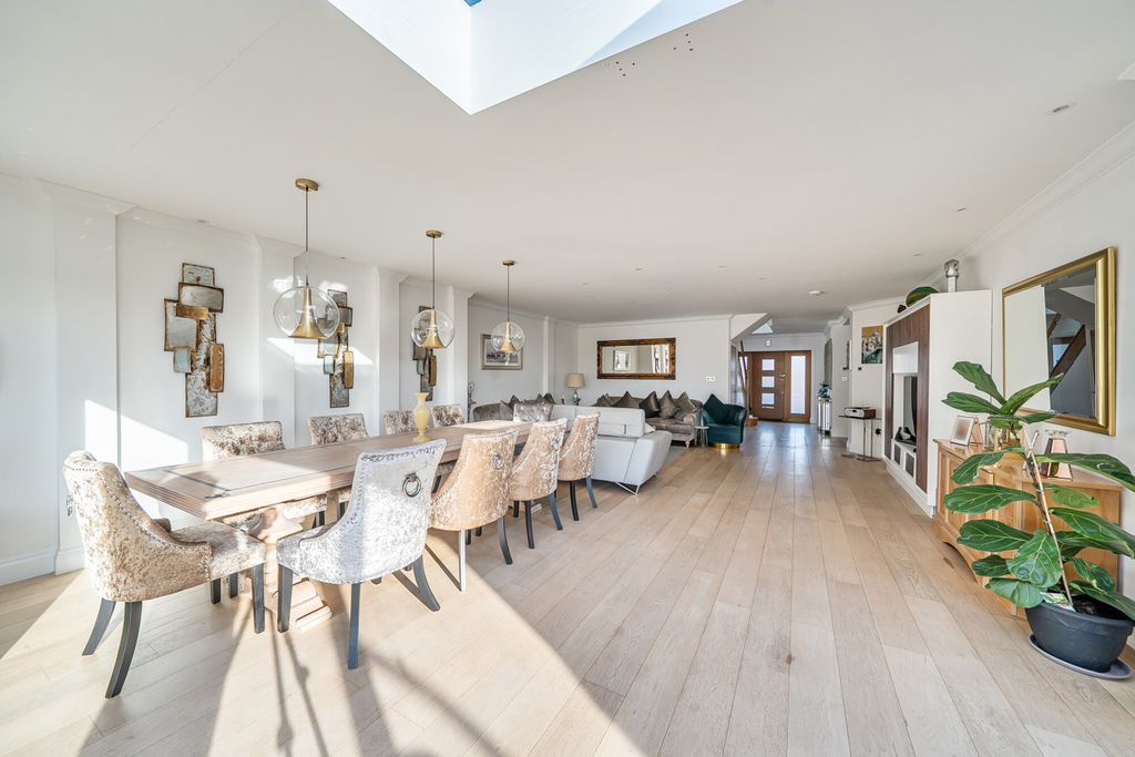 Property photo 3 of 19 1395526-6-695E603...