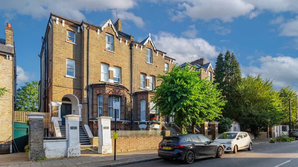 Property photo 1 of 13 Flat C, 14 Lordship Park, Stoke Newington, London, N16 5Ud