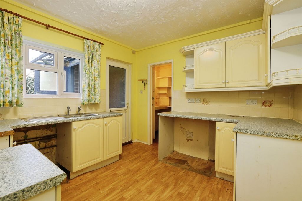 Property photo 3 of 16