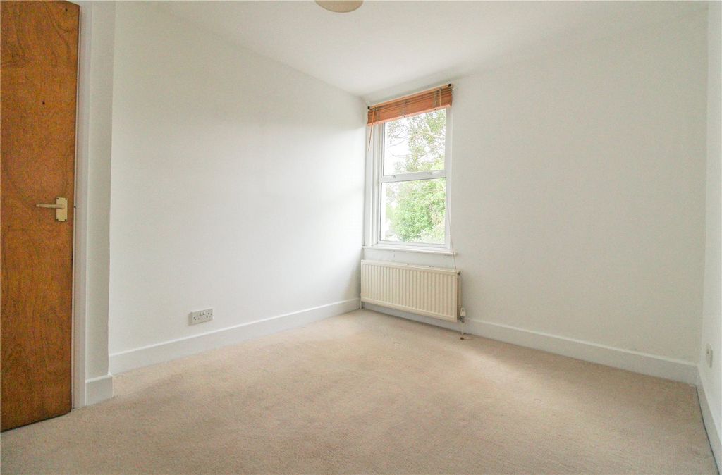 Property photo 2 of 7 Picture No. 12