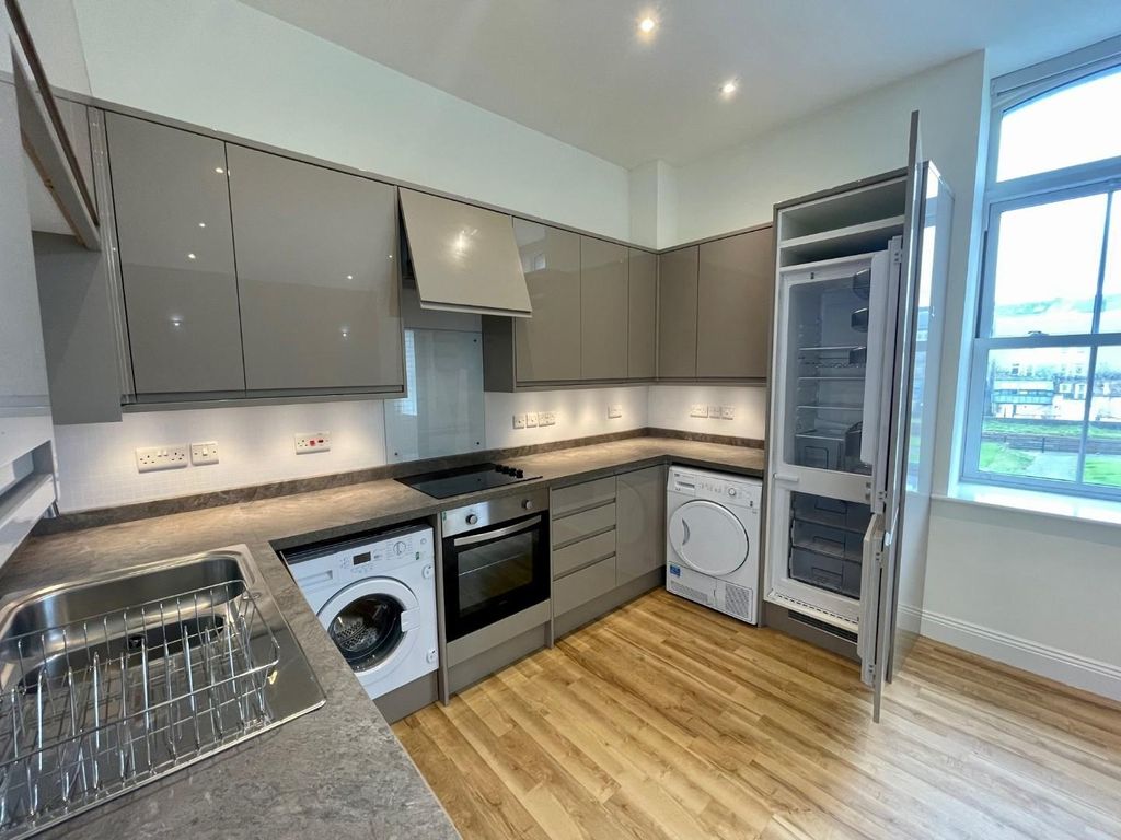 Property photo 3 of 14 Kitchen