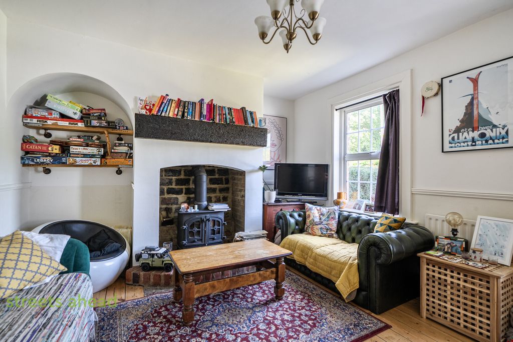 Property photo 3 of 20 93413112-679A-4Ff...