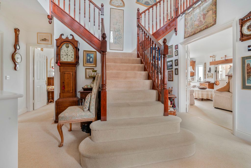 Property photo 2 of 18