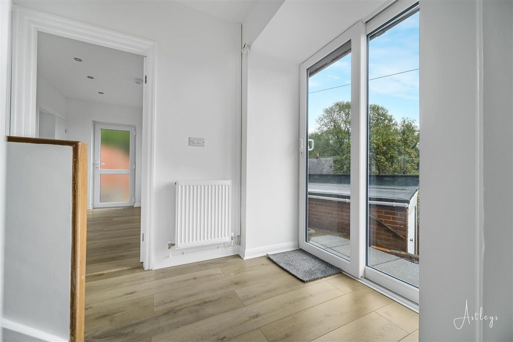 Property photo 3 of 22 Hallway