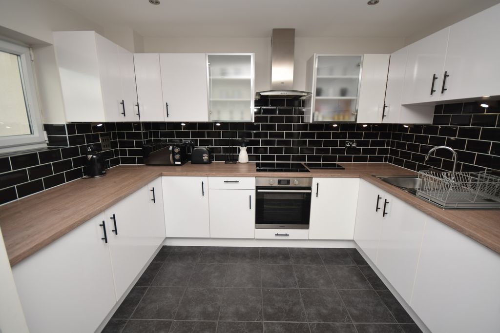 Property photo 2 of 13 Kitchen