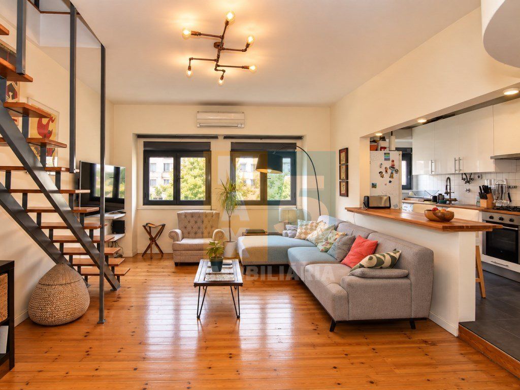 Property photo 1 of 53 Spacious T5 Duplex With Open Views, An 8-Minute Walk From Alvalade Metro